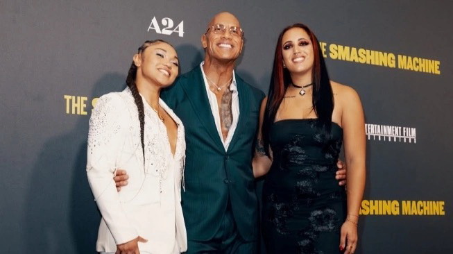 Anak The Rock, Simone Johnson Umumkan Hubungan Sesama Jenisnya