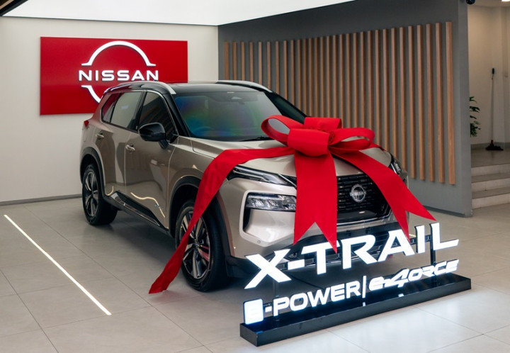 Nissan Serahkan Unit X-Trail e-POWER ke Konsumen Pertama