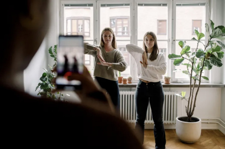 Mengenal Apa Itu ‘Flip the Camera’ Challenge yang Diikuti Anak-Anak