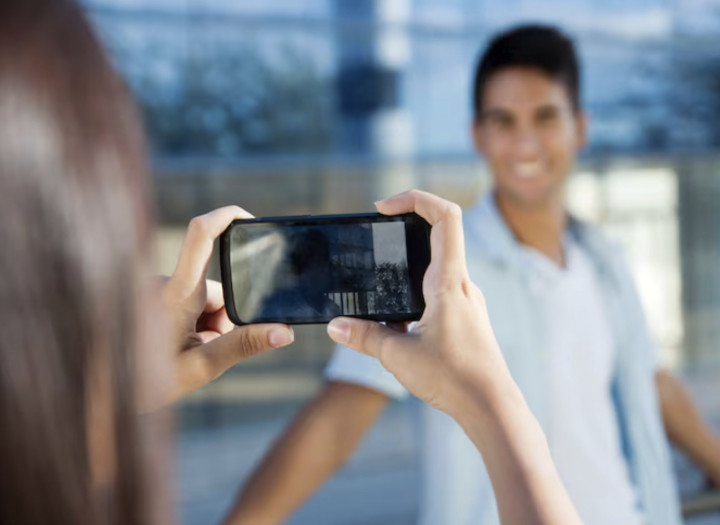 Mengapa ‘Flip The Camera Challenge’ Begitu Berbahaya Bagi Semua Pihak?