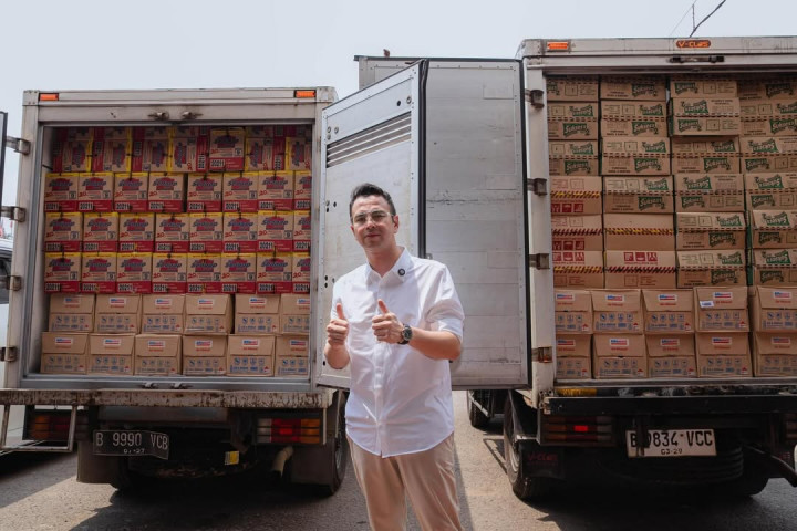 Raffi Ahmad Kirim 65 Truk Bantuan untuk Korban Bencana Sumatera dan NTT