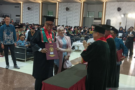 Uya Kuya Wisuda S2 dengan IPK 3,72, Judul Tesis Terinspirasi Kasus Penjarahan Rumahnya