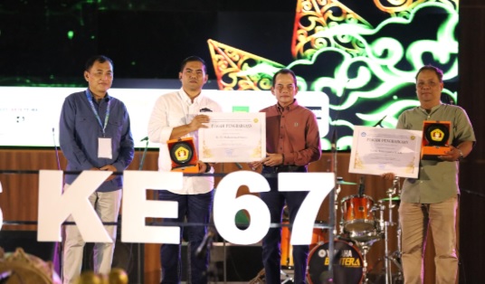 Raih Alumni Peduli, Haji Suryo: Demi Kemajuan dan Kesejahteraan Masyarakat