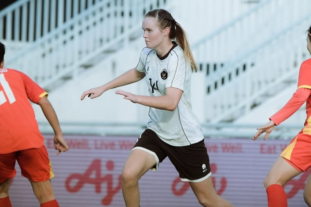 Aksi pemain timnas putri Indonesia, Isa Warps, ketika menghadapi Vietnam. (Foto: Instagram resmi timnas Indonesia)