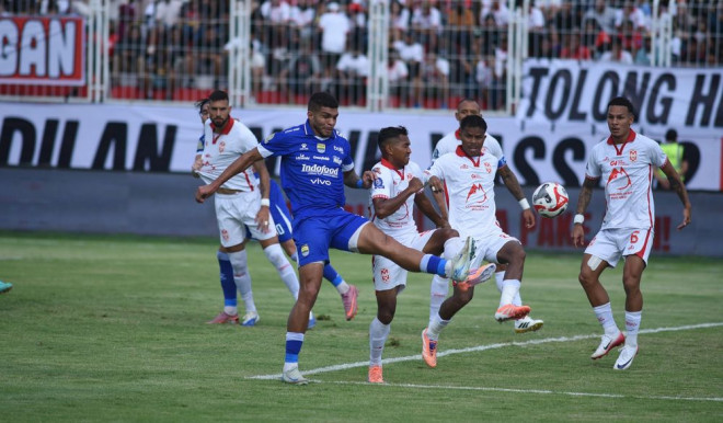 Suasana pertandingan Malut United vs Persib Bandung (dok. Persib)