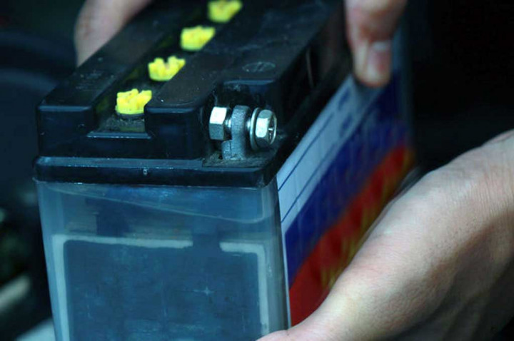 Pilah-Pilih Aki yang Bagus Buat Honda BeAT