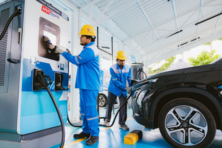 PLN Hadirkan Kenyamanan Isi Daya EV di Yogyakarta saat Nataru