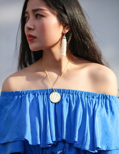 Ide Warna Baju Cocok untuk Kulit Sawo Matang agar Kulit Terlihat Lebih Cerah