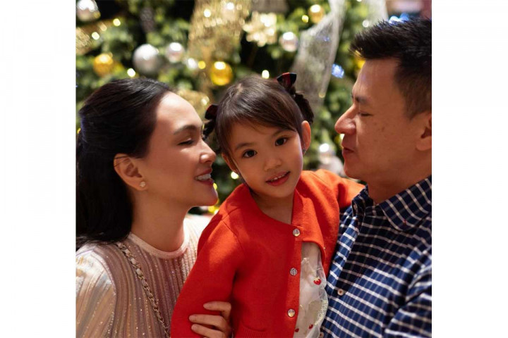 Dituduh Netizen jadi Simpanan Pejabat, Shandy Aulia Pamer Foto Bareng Mantan Suami