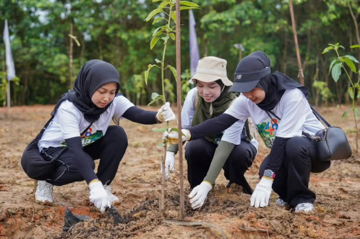 Penghijauan Jadi Strategi Industri Tekan Emisi Karbon