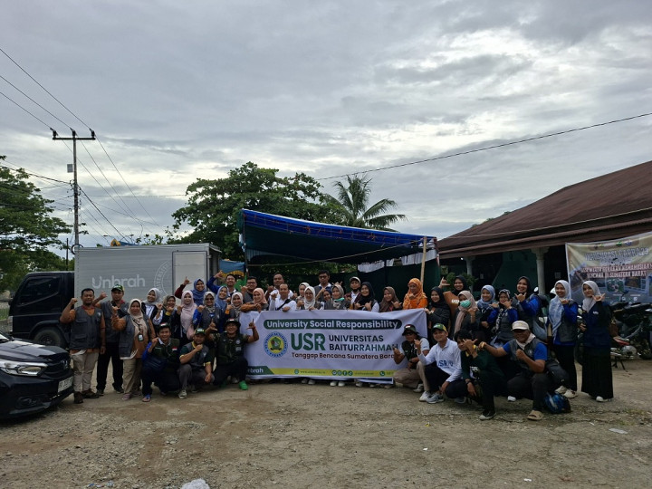 Universitas Baiturrahmah Bantu 210 UMKM Terdampak Banjir di Kota Padang