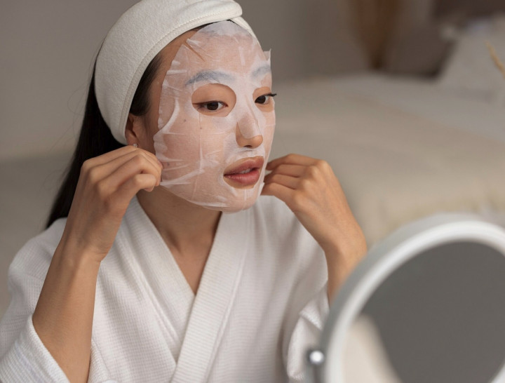 Rekomendasi Sheet Mask Kolagen yang Bantu Samarkan Garis Halus untuk Usia 40an
