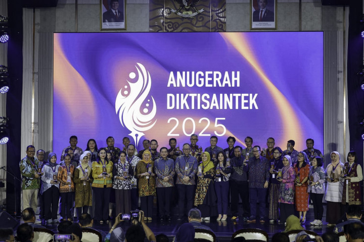 Anugerah Diktisaintek 2025, Polimedia Raih Terbaik I Capaian IKU dan Dua Gold Winner