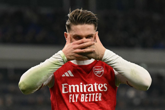 Selebrasi gol Viktor Gyokeres ketika membantu Arsenal menundukkan Everton. (OLI SCARFF / AFP)