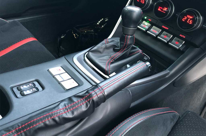 Mengapa Mobil dengan Rem Parkir Manual Tak Ada Fitur AVH?