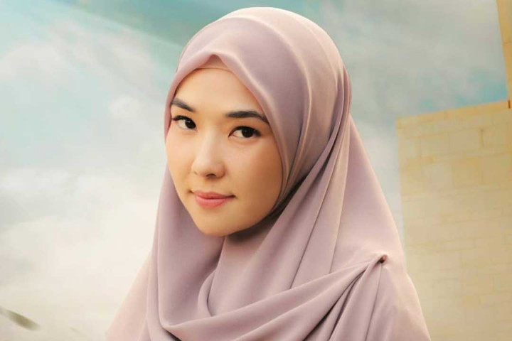 Gisella Anastasia Kenakan Hijab dan Belajar Ngaji