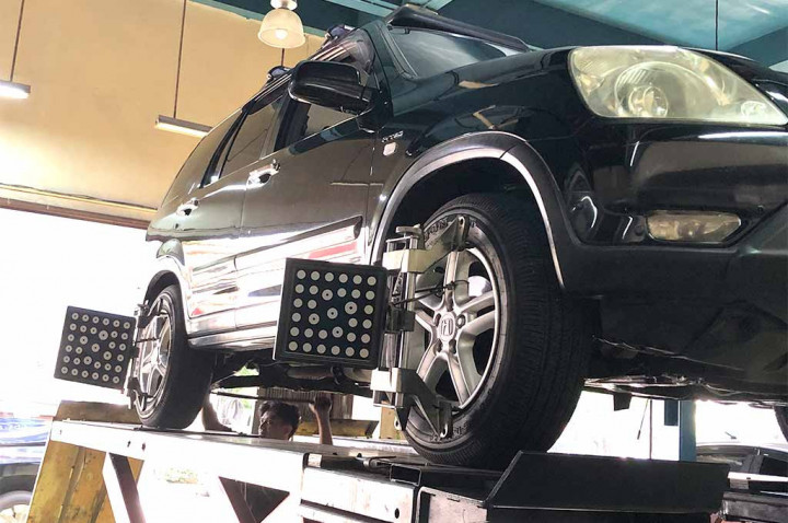 Mobil Mulai Boros dan Setir Getar? Saatnya Spooring-Balancing