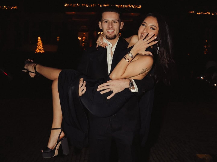 Selamat! Jennifer Coppen dan Justin Hubner Resmi Bertunangan