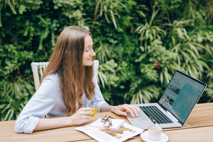 Liburan Sambil Kerja? Ini Tips Workation agar Tetap Menyenangkan