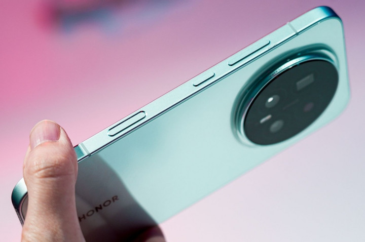 Video Promo Honor Magic8 Pro Pamer AI yang Bisa Benerin Foto Keluarga