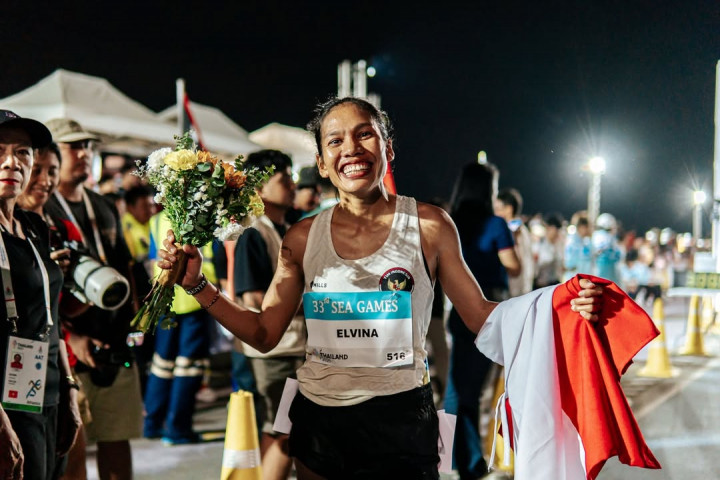 Atlet Lari Indonesia Odekta Naibaho Rayakan Natal dengan Korban Bencana di Sidikalang