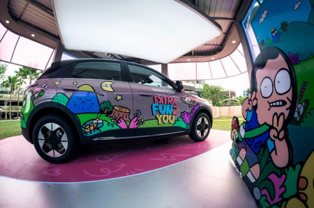 Tahilalats Jadikan Geely EX2 Sebagai 'Kanvas' Gambar