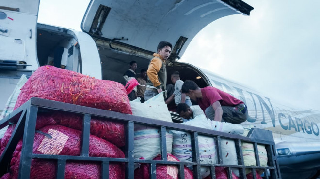 Bantuan untuk korban banjir dan longsor. (Foto: Ist)