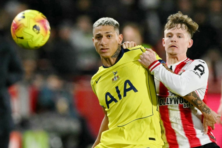 Hasil Liga Inggris: Imbang di London Derbi, Persaingan Empat Tim Papan Tengah Sengit!