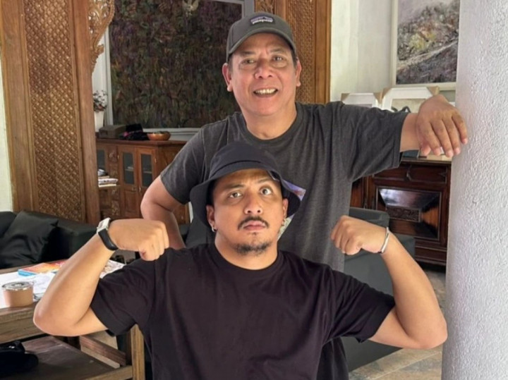 Viral Foto Bareng Sitok Srengenge, Sal Priadi Beri Klarifikasi: Saya Gak Bela