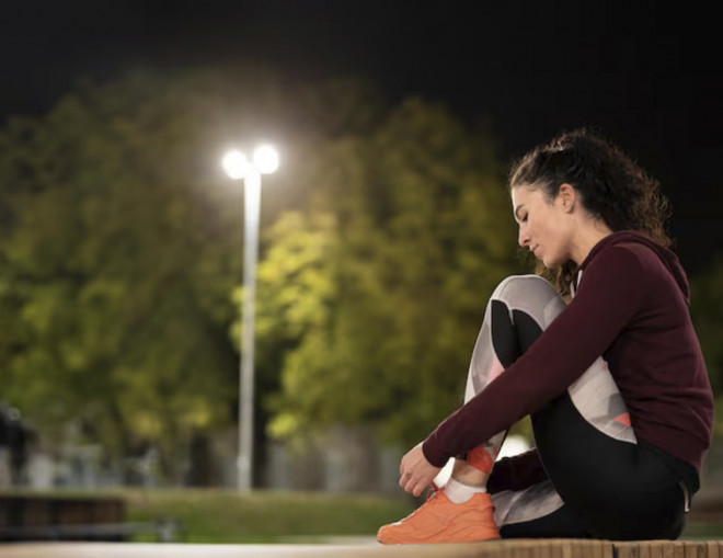 Waktu olahraga terbaik untuk menurunkan berat badan adalah waktu yang paling bisa kamu jalani secara konsisten. Ilustrasi Freepik