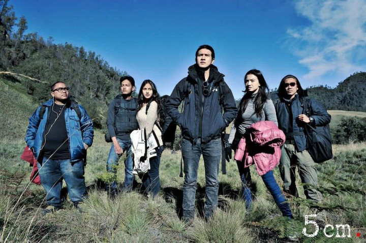 Umumkan Sekuel Baru, Mari Kilas Balik Film 5cm Pertama