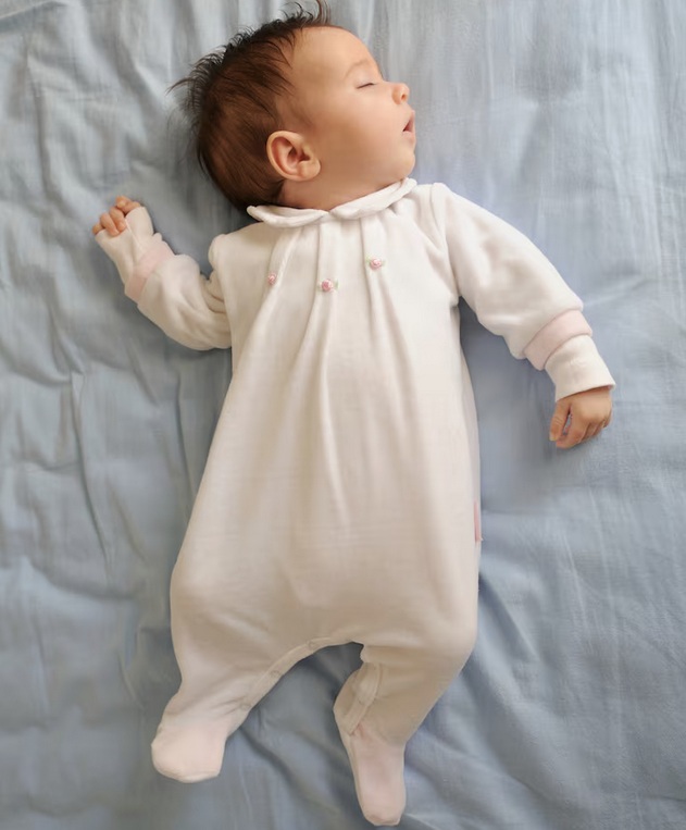 Apakah Bayi Bisa Tersedak Muntah saat Tidur?