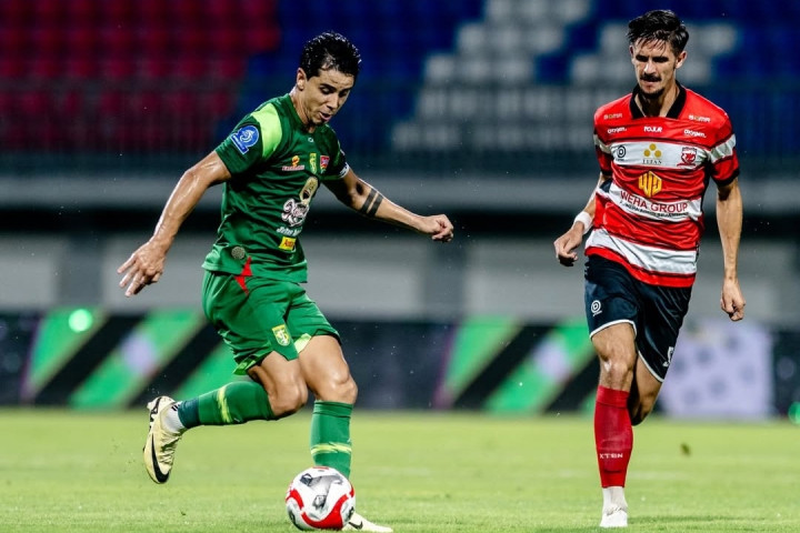 Hasil Super League: Diwarnai Dua Kartu Merah, Persebaya Menang Tipis di Kandang Madura United
