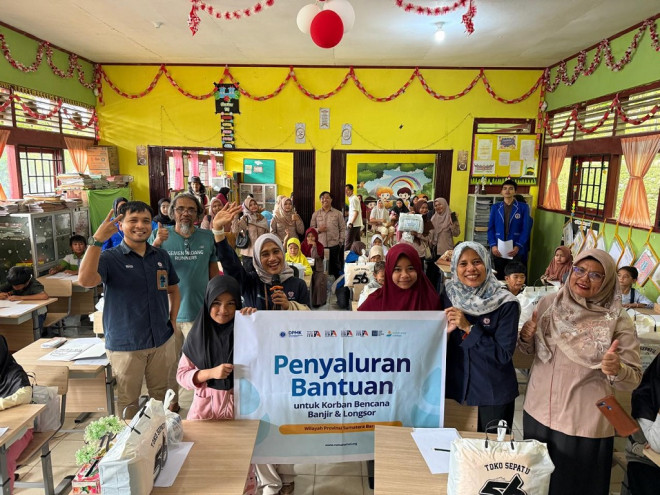 Pengda IA ITB Sumbar menyalurkan bantuan untuk korban bencana Sumatra. DOK IA ITB Sumbar