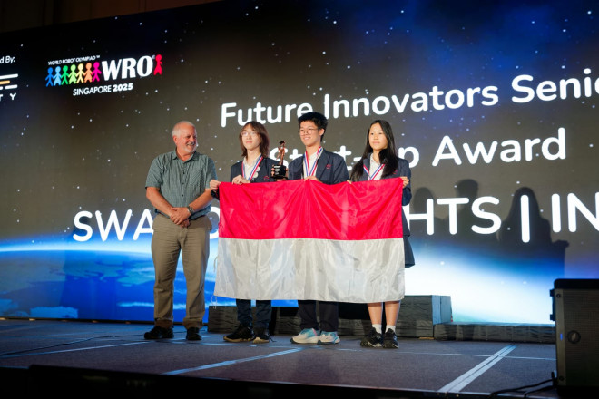 Siswa Sinarmas World Academy raih emas di World Robot Olympiad (WRO) International Final 2025 di Singapura. Foto: SWA