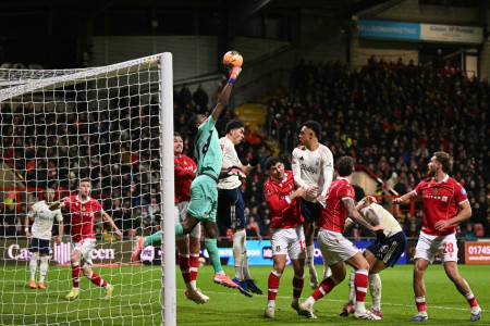 Piala FA: Wrexham Bikin Kejutan dengan Singkirkan Forest