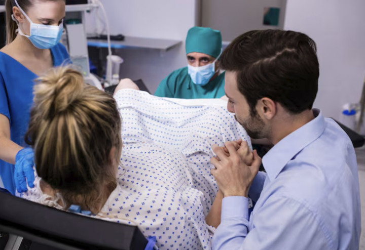 Mengenal Amniotomi saat Persalinan dan Kapan Sebaiknya Dilakukan?