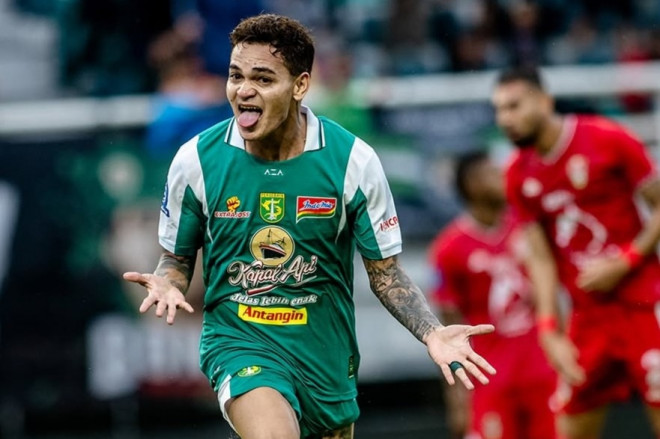 Selebrasi gol Freitas Gali ketika membantu Persebaya Surabaya menundukkan Malut United. (Foto: Instagram resmi Persebaya)