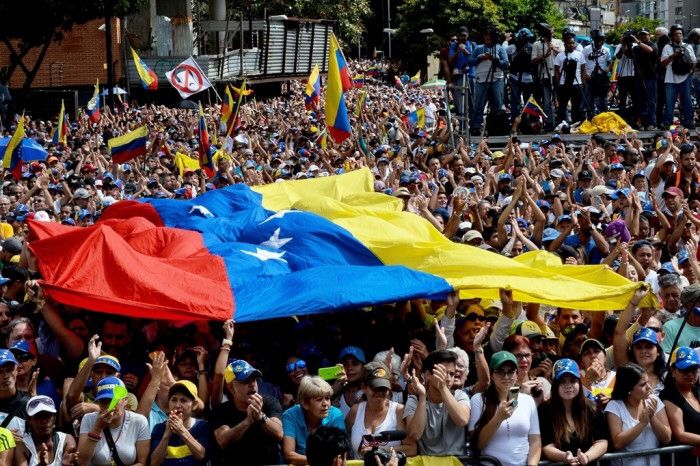 Situasi Tak Kondusif, AS Perintahkan Warganya Tinggalkan Venezuela