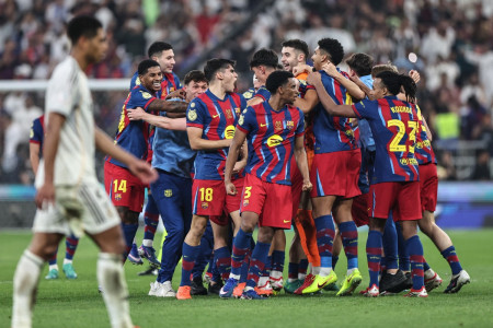 Kartu Merah Warnai Keberhasilan Barcelona Raih Piala Super Spanyol