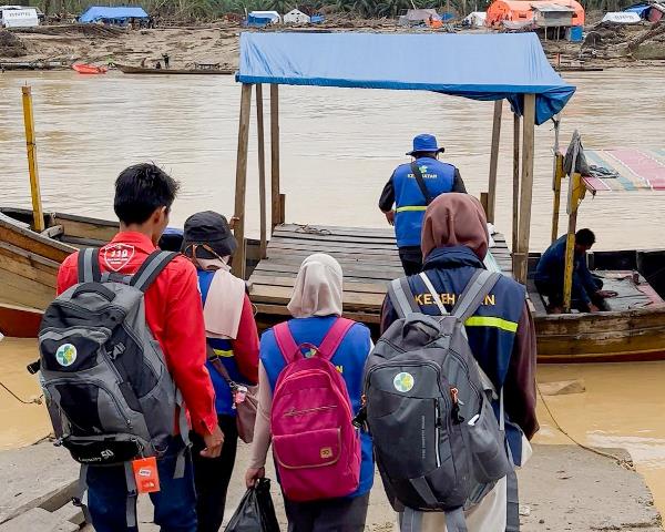 Relawan Kesehatan Jangkau Warga Terisolasi Aceh Tamiang Walau Jalan Berlumpur dan Sungai Meluap