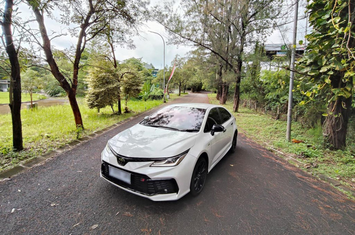 Toyota Corolla Altis Hybrid GR Sport: Sporty Tapi Irit