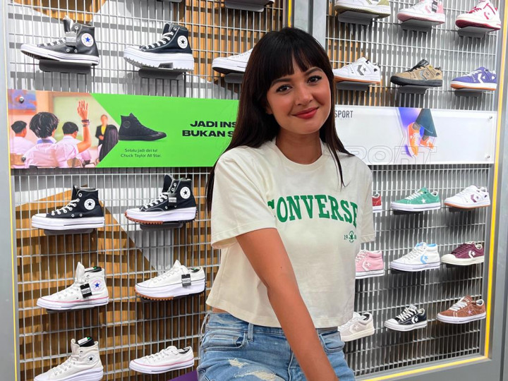 Gaya Kasual hingga Tomboy, Ini Inspirasi OOTD Aurélie Moeremans