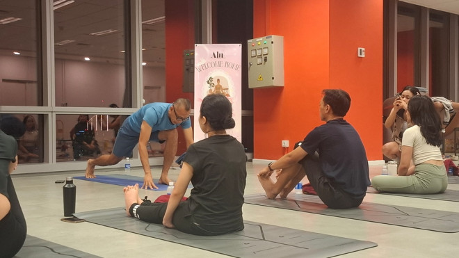 Program Yoga ke kantor ini bisa membuat para pekerja lebih sehat dan menyadari bahwa olahraga begitu penting. Dok. Aulia/Medcom