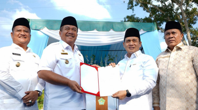 Serah terima hibah tanah untuk pembangunan MAN IC di Kabupaten Asahan. Foto: Kemenag