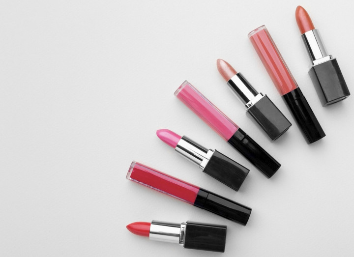 Beda Lipstik dan Lip Cream, Mana yang Lebih Cocok?