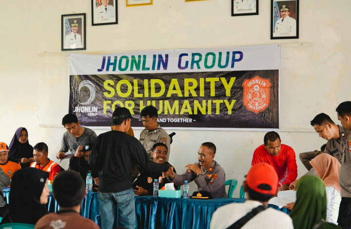 Jhonlin Group Beri Bantuan Rp1 Miliar untuk Korban Bencana Banjir Banjar