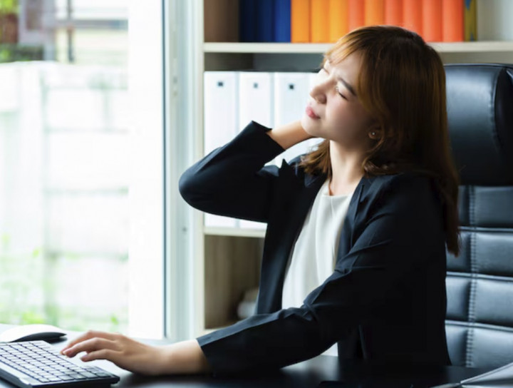 Bahayakah Sering Membunyikan Leher karena Kaku atau Pegal? Ini Penjelasan Dokter