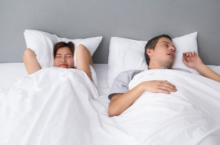 6 Tips Tidur Nyaman Meski Sekamar dengan Orang yang Suka Ngorok