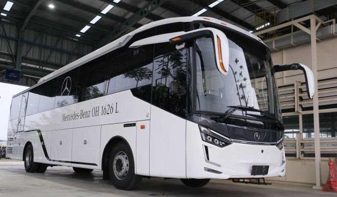 Bus Mercedes-Benz OH 1626 L Euro 5 rakitan Indonesia resmi diekspor ke Thailand. Daimler